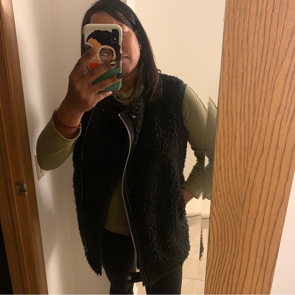 Zara Fuzzy Vest - Picture 2 of 8